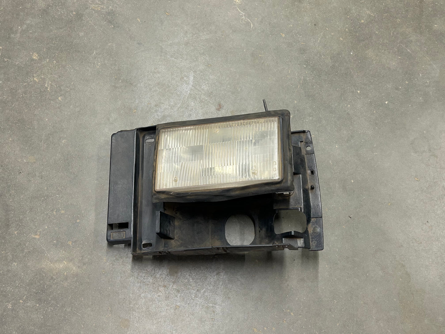 91-94 Explorer/89-92 Ranger Headlight/Housing - Passenger