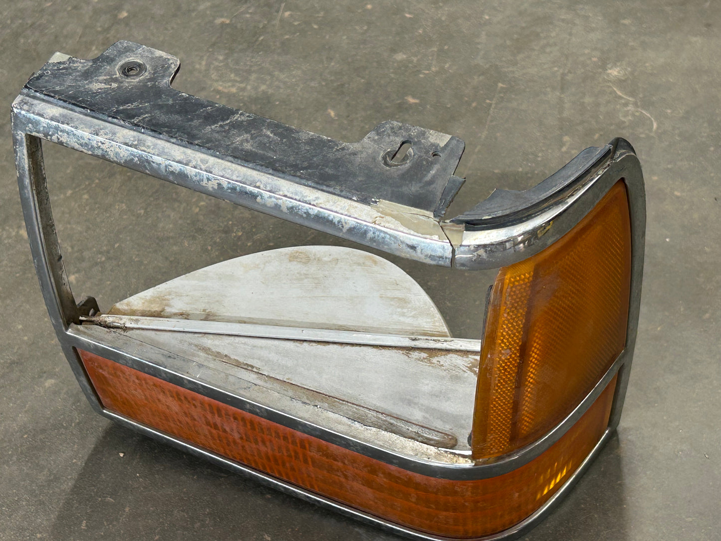 91-94 Explorer/89-92 Ranger Headlight Trim/Lights - Driver